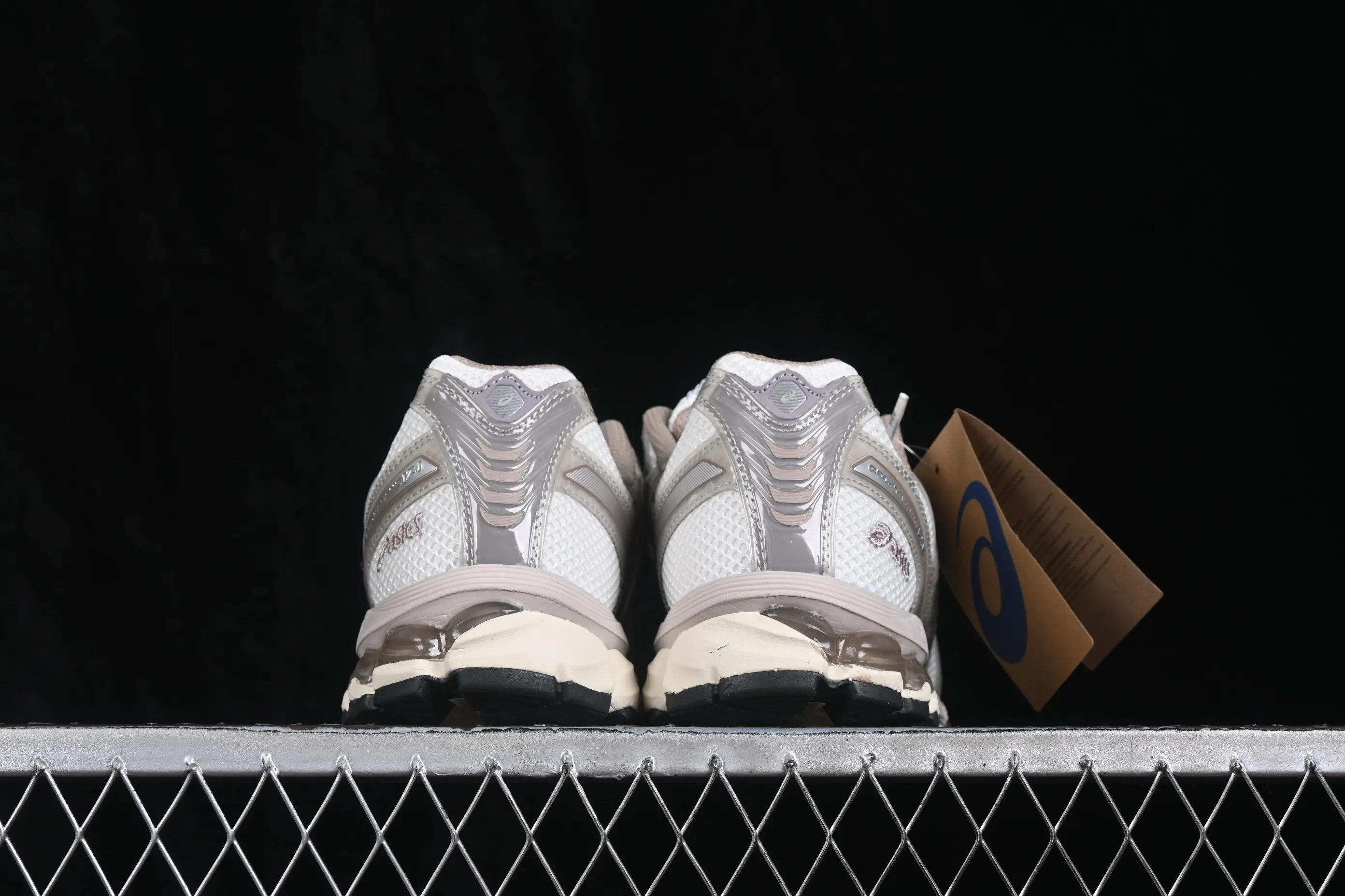 All categories Asics Asics series Asics Gel-Nimbus 12.1 Asics Gel-Nimbus 12.1 Asics retro breathable casual shoes cushioning men's wear-resistant running shoes 1203B144-100